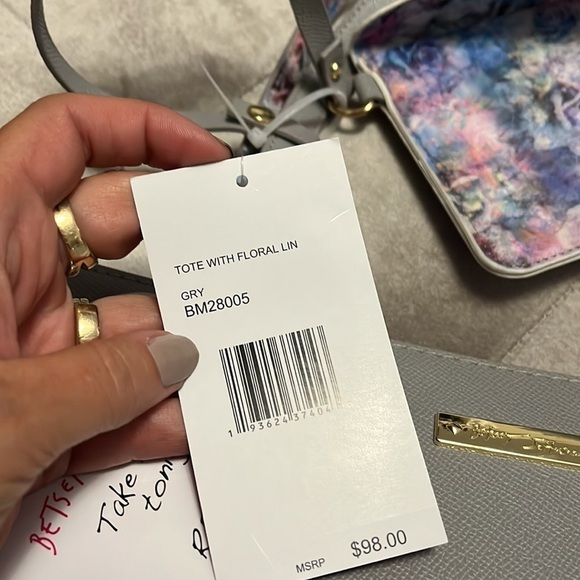 Betsey Johnson gray tote style bag with amazing lining and detachable pouch, new - Picture 13 of 15